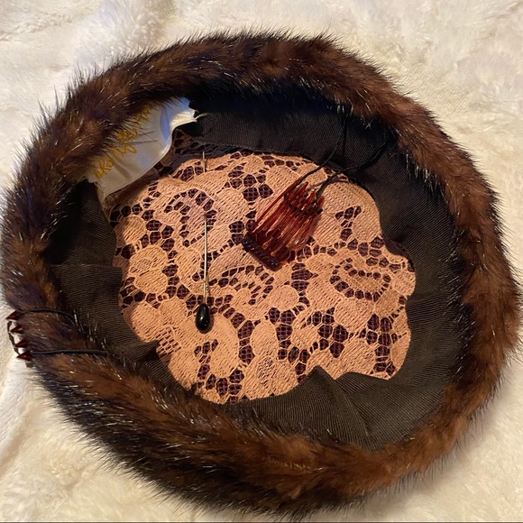 SAKS FIFTH AVE WOMEN'S MINK HAT… - Picture 8 of 11
